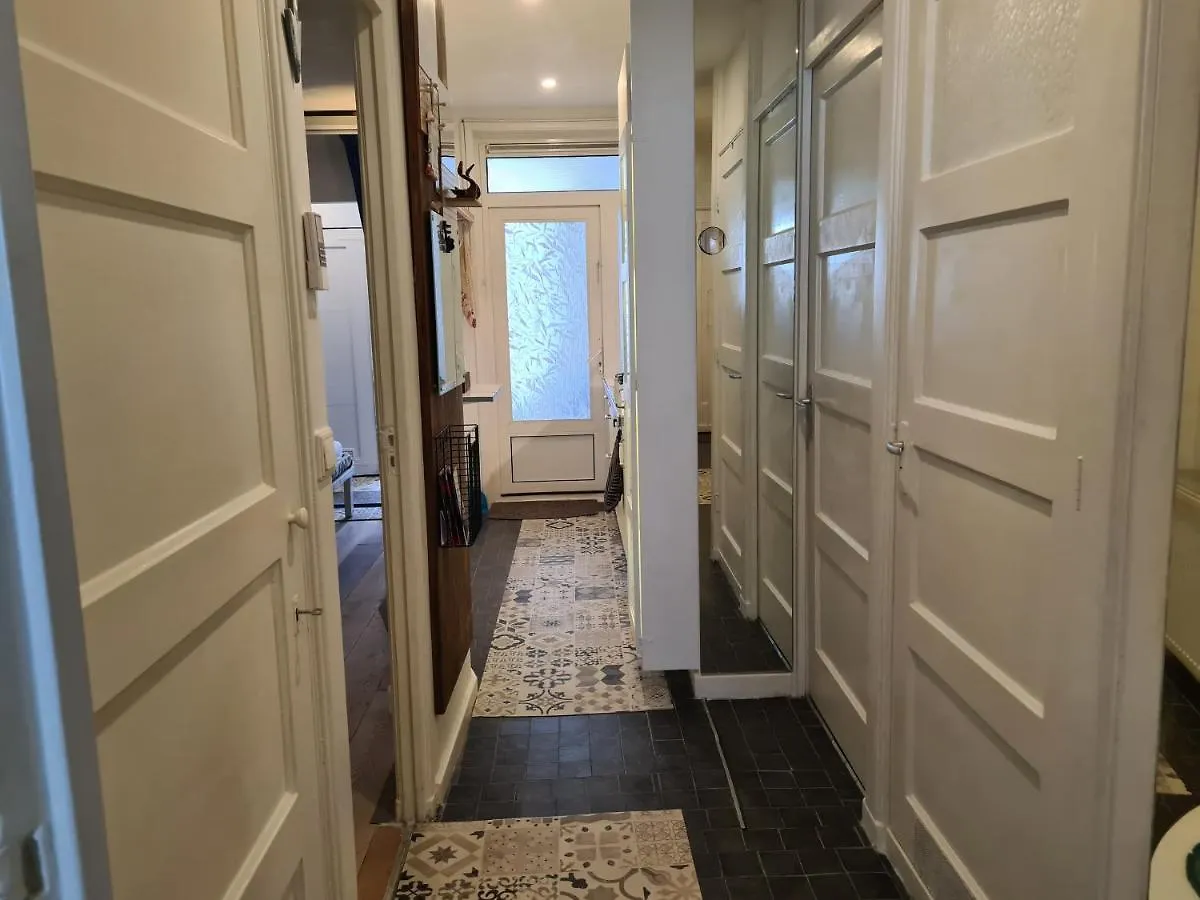 1 Bedroom 15 Min By Tram To Amsterdam Centre! Apartment