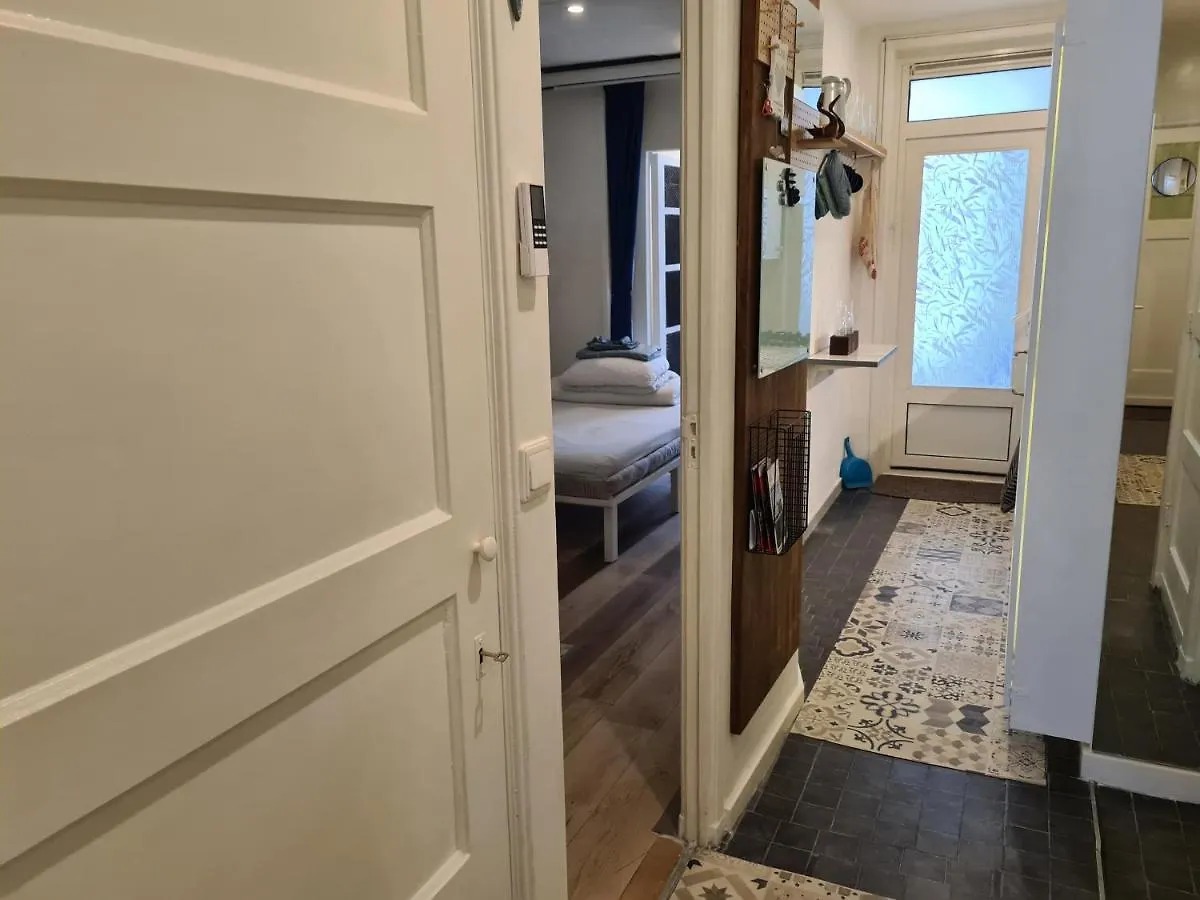 1 Bedroom 15 Min By Tram To Amsterdam Centre!