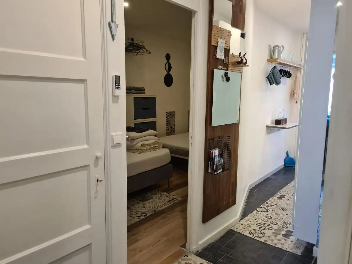 Apartment 1 Bedroom 15 Min By Tram To Amsterdam Centre!